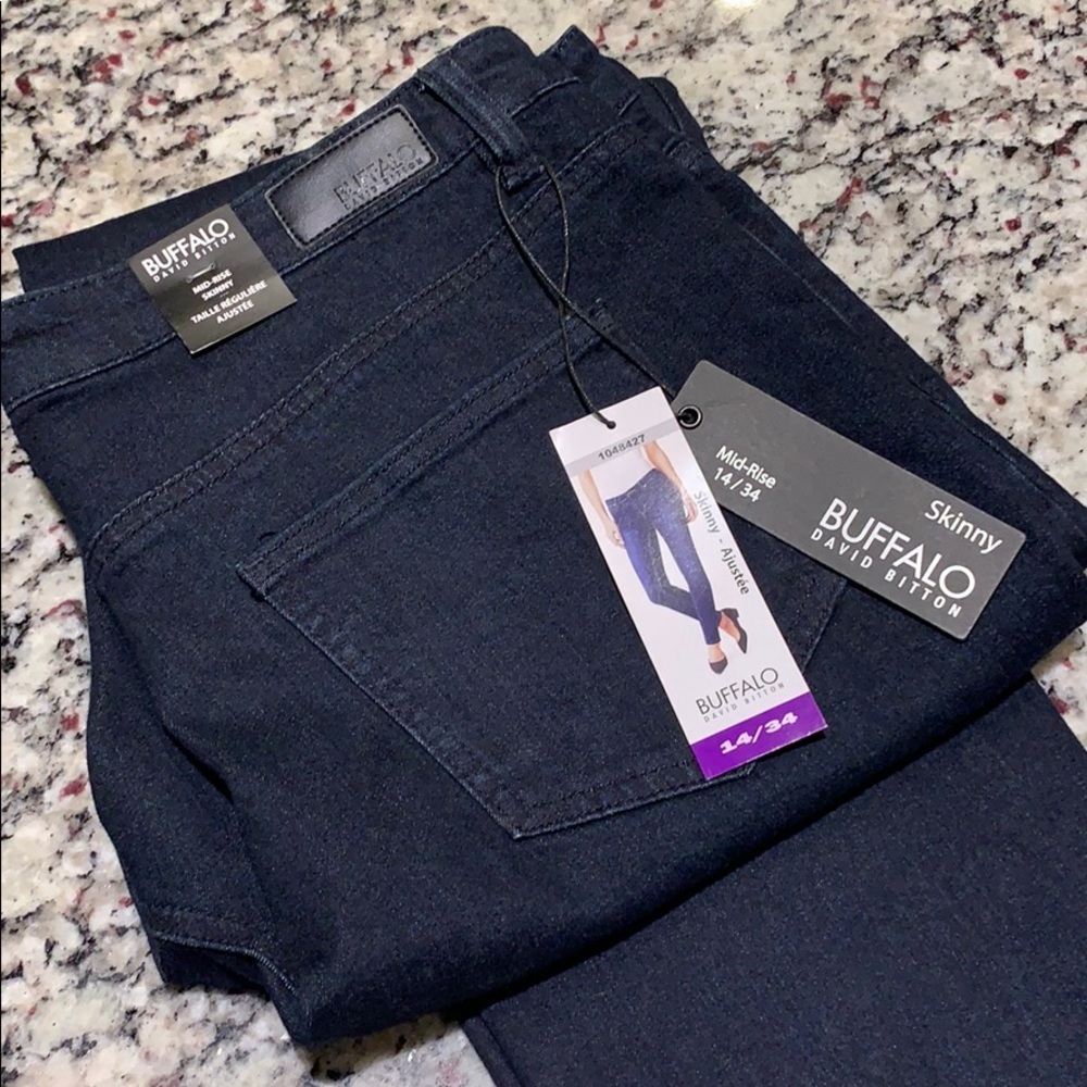 NWT! Dark wash skinny jeans - 14/34